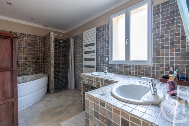 maison à vendre - 10 pièces - 242.3 m2 - DAMPMART - 77 - ILE-DE-FRANCE - Century 21 Orquéra Immobilier