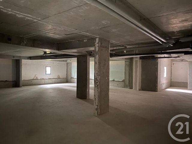 Afficher la photo en grand commerce à louer - 300.0 m2 - ISSY LES MOULINEAUX - 92 - ILE-DE-FRANCE - Century 21 Orquéra Immobilier