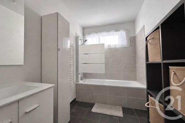 Appartement F3 à louer - 3 pièces - 66.64 m2 - LAGNY SUR MARNE - 77 - ILE-DE-FRANCE - Century 21 Orquéra Immobilier