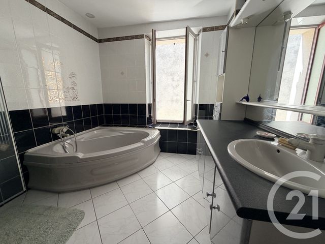 maison à vendre - 10 pièces - 245.9 m2 - DAMPMART - 77 - ILE-DE-FRANCE - Century 21 Orquéra Immobilier