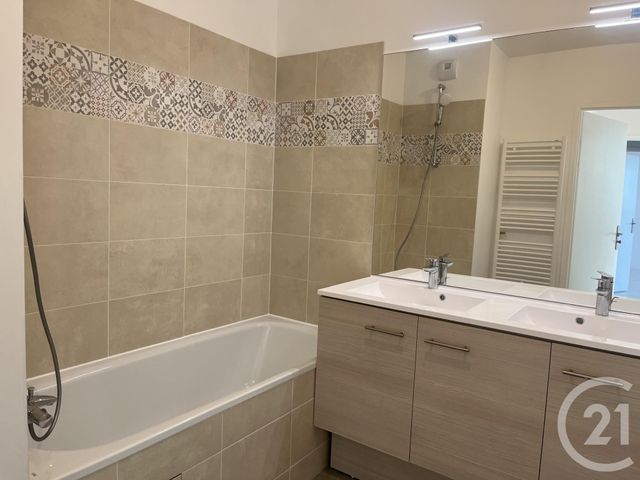 Appartement F3 à louer - 3 pièces - 60.4 m2 - SERRIS - 77 - ILE-DE-FRANCE - Century 21 Orquéra Immobilier
